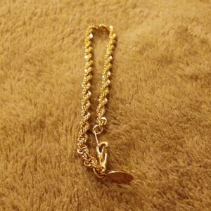 Elegant Gold Chain Bracelet